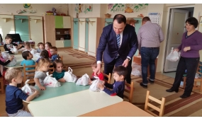 Cadouri Căminul pentru persoane vârstnice - 6 decembrie 2016