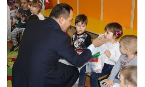 Cadouri de Moș Nicolae copiilor din grădinițe - 6 decembrie 2017