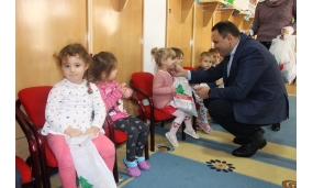 Cadouri de Moș Nicolae copiilor din grădinițe - 6 decembrie 2017