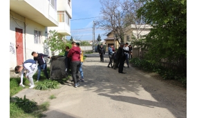 Curatenia de primavara cu elevii Scolii Gimnaziale "Alexandru Vlahuță" și ai Colegiului "Edmond Nicolau" - 19 aprilie 2018