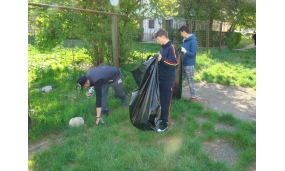 Curatenia de primavara cu elevii Scolii Gimnaziale "Alexandru Vlahuță" și ai Colegiului "Edmond Nicolau" - 19 aprilie 2018