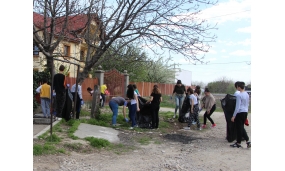 Curatenia de primavara cu elevii Scolii Gimnaziale "Alexandru Vlahuță" și ai Colegiului "Edmond Nicolau" - 19 aprilie 2018