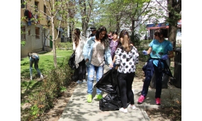 Curatenia de primavara cu elevii Scolii Gimnaziale "Alexandru Vlahuță" și ai Colegiului "Edmond Nicolau" - 19 aprilie 2018