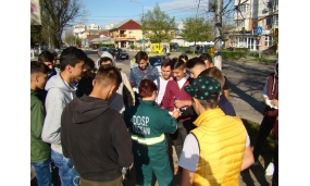 Curatenia de primavara cu elevii Scolii Gimnaziale "Alexandru Vlahuță" și ai Colegiului "Edmond Nicolau" - 19 aprilie 2018