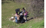 Primăria Focșani face curat în zonele în care cetățenii certați cu simțul civic aruncă imense cantități de gunoi