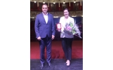 Primarul Misăilă a premiat-o pe actrița care aduce la Focșani premiul pentru interpretare feminină al Uniunii Cineaștilor