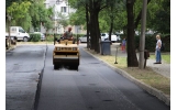 Finalizăm lucrările de refacere a covorului asfaltic al carosabilului precum și al trotuarelor pe strada Mitropolit Varlaam (între 1 Decembrie și B-dul Brăilei) și strada Constituției