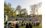 Concert de muzică populară şi piesă de teatru în aer liber pentru copii în Parcul Nicolae Bălcescu