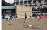 Competiții sportive pe terenul de nisip amenajat în Piața Unirii