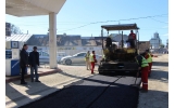 S-a turnat primul strat de asfalt pe strada Cotesti
