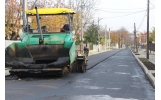 S-a turnat al doilea strat de asfalt pe strada Unirea Principatelor