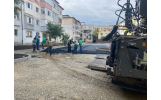 A început asfaltarea parcării din zona adiacentă străzilor Panduri și 8 Martie