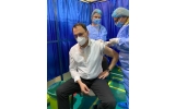 Primarul Cristi Misăilă s-a vaccinat la Centrul de la Colegiul Național Pedagogic „Spiru Haret” din Focșani
